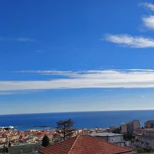 Apartment La Casa Di Ermes - Ampio Luminoso A Tre Minuti Dal Centro, Sanremo